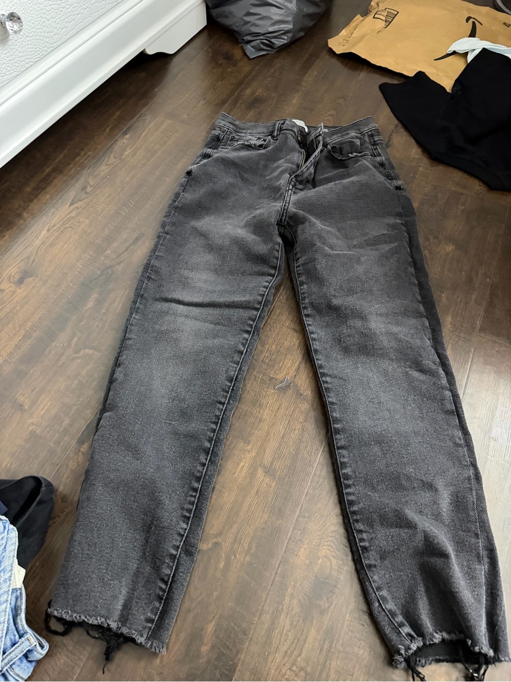 Kensie Men’s Washed Black Relaxed Jeans